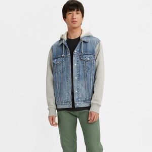 Levi’s Hybrid Hoodie Trucker Jacket Size M, NWT  MSRP-89